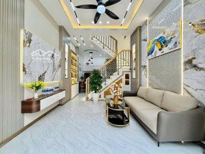 sắm nhà mới đón tết
nhà ba tầng đối diện vinhomes q9,dt 67m2 chỉ 5,6 tỷ gồm 4pn ,4wc ,nhà mới 1