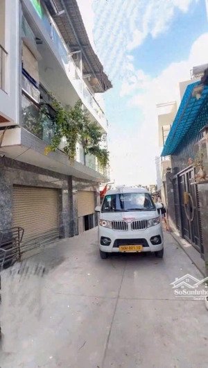 nhà đẹp quận 7 sát mặt tiền huỳnh tấn phát