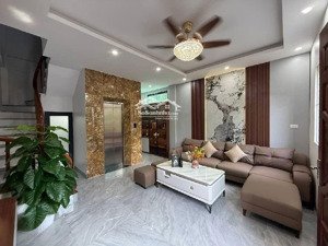 hiếm phạm văn đồng - nhà mới 5 tầng thang máy - ngõ rộng - 10m ôtô - full nội thất- 7 phòng