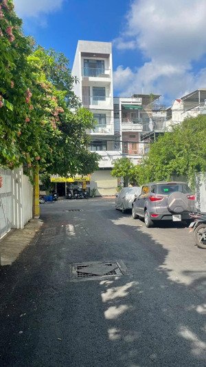 bán nhà trệt 2 lầu 6,7 x19m mặt tiền đường hữu nghị, bình thọ, thủ đức