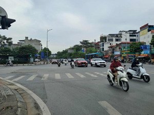 mặt phố ngô gia tự - gần vũ đức thận - 130m2 mt gần 6m - 4 tầng - vỉa hè thêng thang - không lỗi