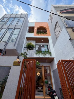 bán nhà 3 tầng kiệt hoàng diệu thẳng đường , cách cầu rồng chỉ 2p đi xe