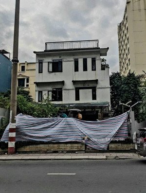 bán nhà góc 2 mặt tiền điện biên phủ, quận 3. dt: 240m2 (10x24m), ctxd: 2 hầm 10 tầng. giá 105 tỷ