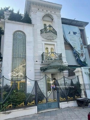 bán biệt thự kđt thành phố giao lưu, dt 235 m2, thang máy, 2 mặt phố, nở hậu, ở và kinh doanh