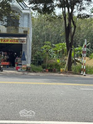 bán lô đất mặt tiền đường nhựa dt 150m2 shr cách ql 13 chỉ 200m đối diện là dãy nhà phố dân cư đông