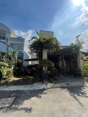 bán đất hẻm xe tải quốc lộ 13,thủ đức 108m2 giá chỉ 5,6 tỷ,sổ riêng,xây dựng tự do