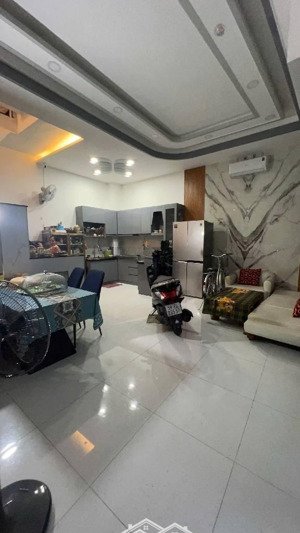 nhà 4 tầng đường nhiêu tứ, gần phan đăng lưu, tt phú nhuận, chỉ hơn 7 tỷ. nhà mới dọn vào ở ngay