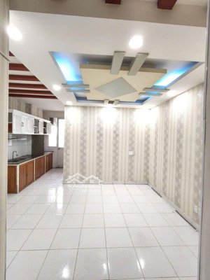 cho thuê căn hộ sen hồng giá 4,5 triệu/1pn, 1wc/40m2 có máy lạnh