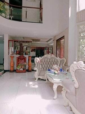 biệt thự căn góc chủ tự xây ở bán gấp | đối diện chung cư big c nguyễn sơn | hẻm xe hơi 6m.