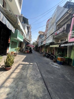 sát 3/2 -minh phụng -quận 11 - hẻm 10m thông tiện kinh doanh- nhà 3 tầng btct- nhỉnh 6 tỷ tl