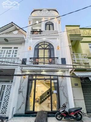 Nhà thiết kế bán cổ điển châu Âu – Vị trí đẹp Nguyễn Triệu Luật