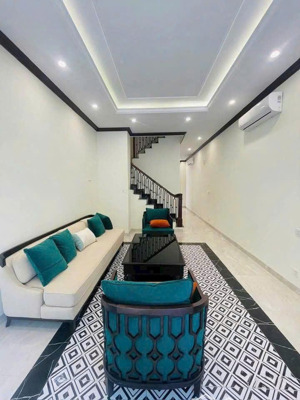 do nhu cầu công việc em cần cho thuê lại căn nhà hoàn thiện 5 tầng full đồ