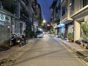 bán nhà ngay ngay cạnh vincom , đường nhựa 8m khu phố kinh doanh đồng bộ . bình thạnh