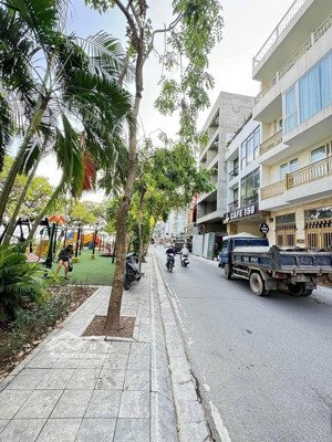 bán nhà đẹp view hồ trích sài, 38m2 x 5t x mt 3.5, ngõ thông sát hồ, 2 thoáng, 4 ngủ ở luôn