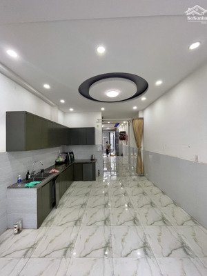 âu cơ, gần lê đại hành - 4 tầng - dt 4.3m x 16m - hxh - chỉ 6.7 tỷ