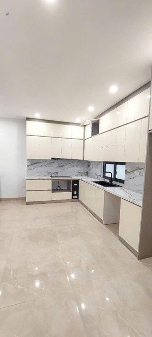 bán nhà lô góc mới xây,thang máy full nt xịn xò ở la khê,ô tô đỗ cửa.gía 11.8tỷ có tl