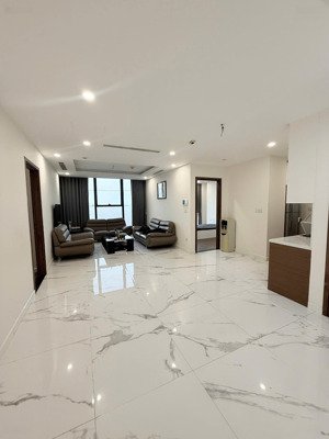 cho thuê gấp căn hộ 3pn 98m2 full đồ sunshine city giá chỉ 17 triệu/tháng, lh em trang 