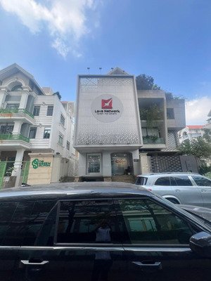 biệt thự tk văn phòng cao cấp, có thang máy, đường lớn kdc himlam cho thuê: 130tr lh: 