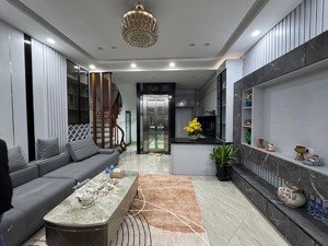 bán nhà nhỉnh 10 tỷ, 41m2, 6 tầng, sát cầu chương dương, thang máy về ở luôn.