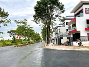 cần bán gấp 2 lô liền kề đường to 25m kinh doanh quán cafe, dịch vụ, trục chính khu thanh hà