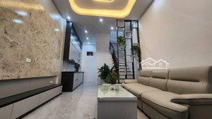 bán nhà võng thị, tây hồ, tài chính 7.x tỷ, 5 tầng,2 thoáng ở ngay đón tết