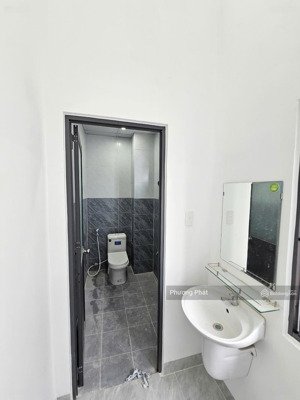 bán gấp nhà 1 trệt 1 lầu giá rẻ = nhà lửng, sổ riêng thổ cư 100%, mặt tiền kinh doanh đường xóm dừa