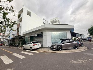 bán nhà căn góc 2 mặt tiền kđt vcn phước long dt 161,8m2, kdc hiện hữu, an ninh tốt, giá 15,5 tỷ