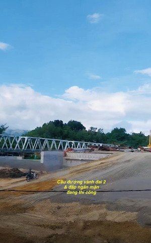 cặp góc ngay cạnh bờ kè sông cái, thông ra sông và biển trần phú