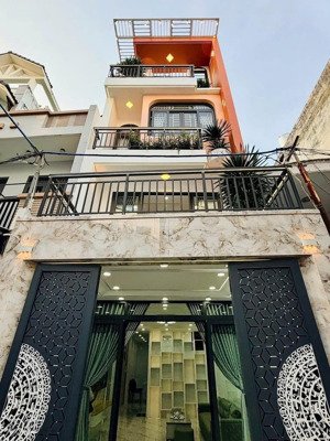 bán gấp nhà nguyễn khuyến p. 12 bình thạnh dt: 60m2 (5mx12m), sổ hồng cầm tay