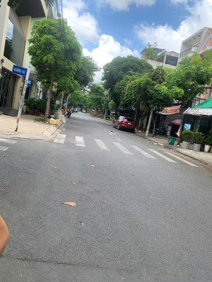 cho thuê nhà hầm trệt 3 lầu mặt tiền đường lớn ngay nguyễn thị thâp kdc tân quy đông quận 7