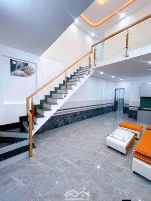 nhà thổ cư 50m2 oto né nhau, iấy tờ đầy đủ, 1 trệt 1 lầu 3 phòng ng