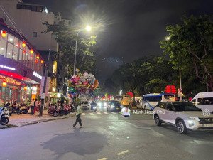 bán nhà 4 tầng mặt tiền mai hắc đế khu trung tâm du lịch sôi động