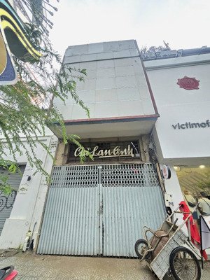 địa điểm vàng kinh doanh nằm ngay mặt tiền lê lợi phường bến nghé quận 1.