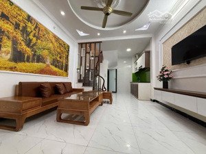 bán gấp nhà văn quán, dt 34m2 hơn 7 tỷ cách 30m ra đường 19/5, gần chợ hà đông. lhcc 