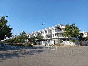 biệt thự song lập đường 30m, dt 144m2, mt 9m .giá bán chỉ hơn 200tr/m2, sẵn nhà 4 tầng xuân phương