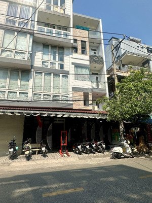 kẹt tiền cần ra gấp mt 2 tầng đang kinh doanh spa q tân phú