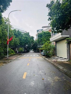 gần 70m2 đẹp nhất long biên, ô tô đỗ, 200m ra cầu vĩnh tuy, aeon, dân xây bề thế