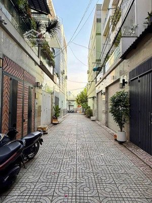 ngang hơn 5m nhà phân lô cao cấp ngay cv làng hoa gò vấp nguyễn văn khối (đs 11 cũ), p.11