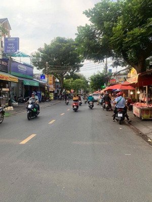 nhà 3 tầng dtsd 105m2 (p khách, 3pn, 3wc) giá 4tỷ1 đường 13 linh xuân, thủ đức