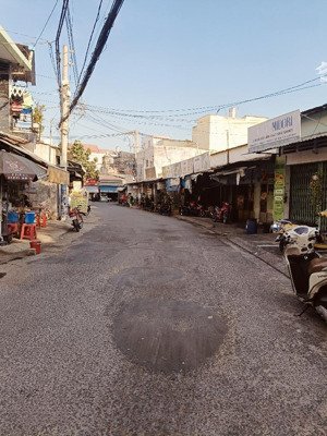 ngay chợ lạc quang nhà 2 mặt tiền hẻm oto 5m chỉ nhỉnh 4t