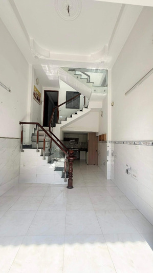 ngay kênh tham lương phan huy ích xe hơi đậu cửa.