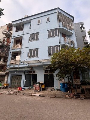 ngay lúc này tại bà triệu được biết hàng xóm muốn bán căn nhà 5tầng, phân lô vỉa hè