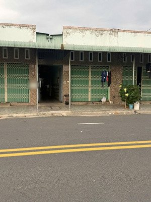 chính chủ cần thanh lý gấp cặp trọ 300m2 sát kcn becamex mỹ phước, sổ riêng