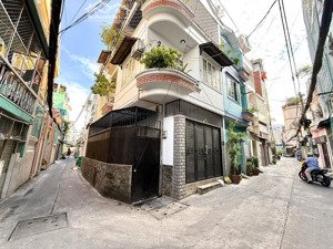 hàng hiếm 1 căn duy nhất phan xích long ngay bệnh viên hoàn mỹ. ngang 4,6m dài 11.5 chỉ đầu 9$