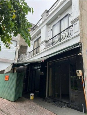 cho thuê nhà mới, 1 trệt 1 lầu sân thượng - mt đường phạm văn đồng p13 bình thạnh