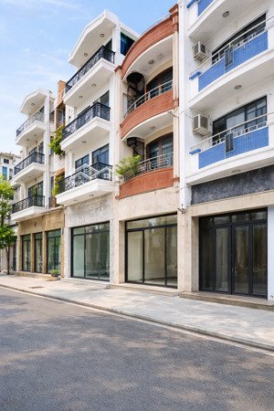 căn 182_nhà 3 tầng, đẹp_ phân lô_hẻm xe hơi 8m_lạc long quân, tân bình_nhỉnh 9 tỷ