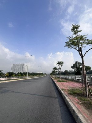 bán nhà mặt phố, dt 100m2, giá nhỉnh 7 tỷ gần bến xe quận 8. chính chủ, tiện ích đầy đủ