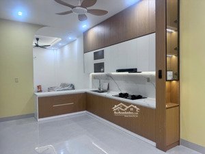 ưu tiên mở vp làm việc giờ hành chính, cơ sở thẩm mỹ, cửa hàng tiện ích hoặc bán lẻ