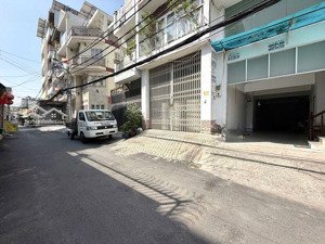 ngay công viên tầm vu có tòa chdv 6 tầng * 75m2__ có thể cải tạo được 20 phòng thang máy 13,6 tỉ tl