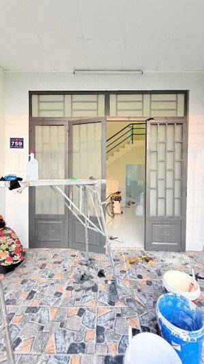 nhà đẹp chính chủ bán gấp 56m2,giá 650tr ngay khúc ngã ba mỹ hạnh, sổ riêng công chứng